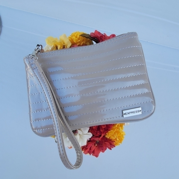 EXPRESS WRISTLET NEW - Picture 3 of 6